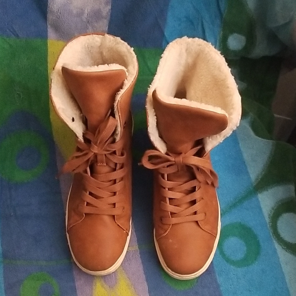 Indigo Tan Women's Winter Boots with Cream Interior